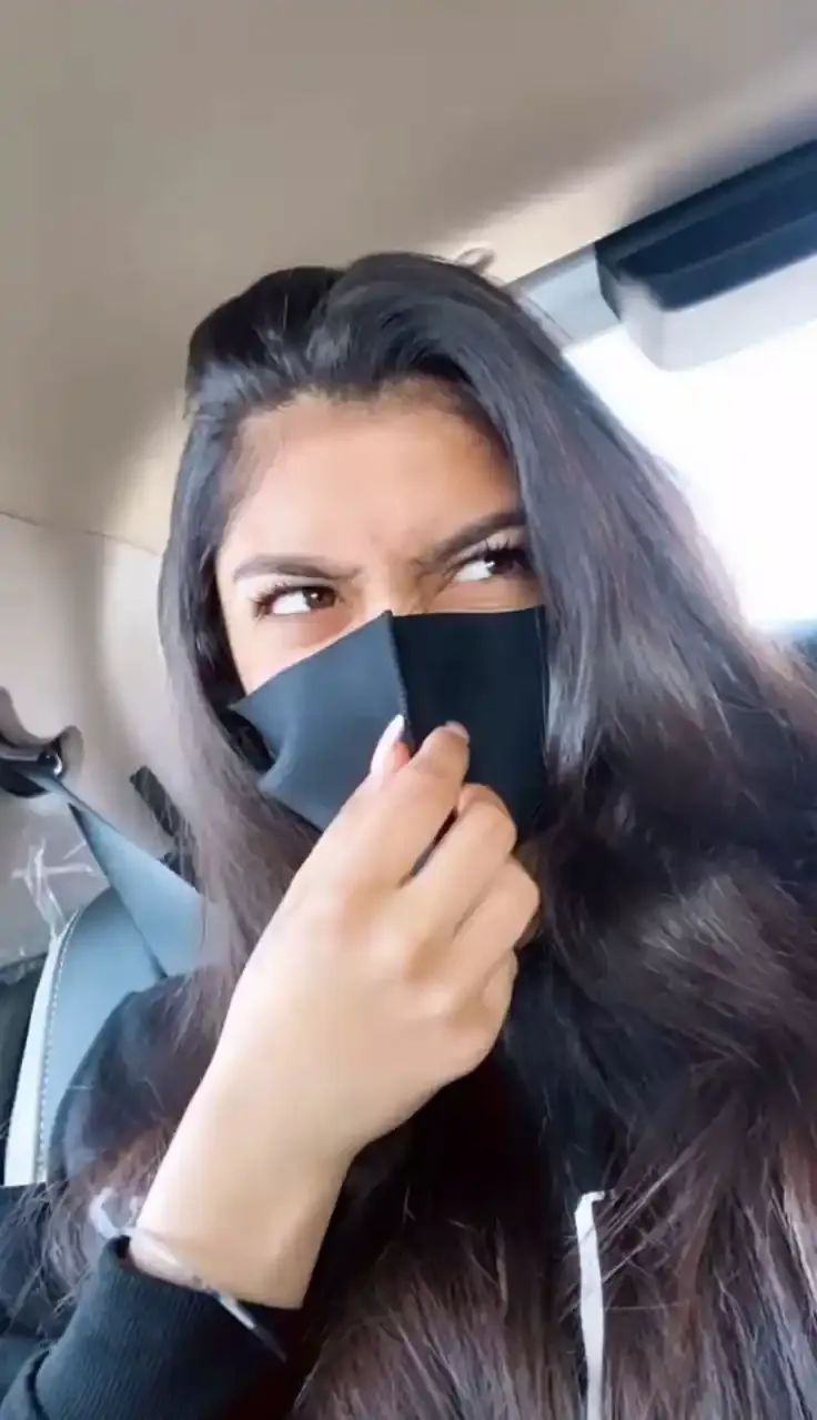 aesthetic-girl-neck-dp