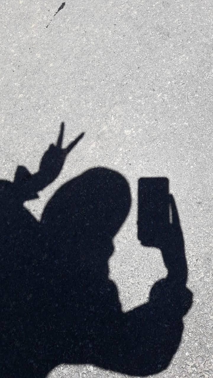 alone-girl-shadow-dp (2)