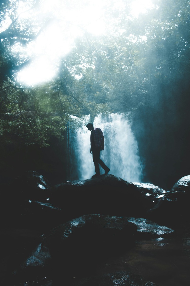 alone-shadow-boy (3)