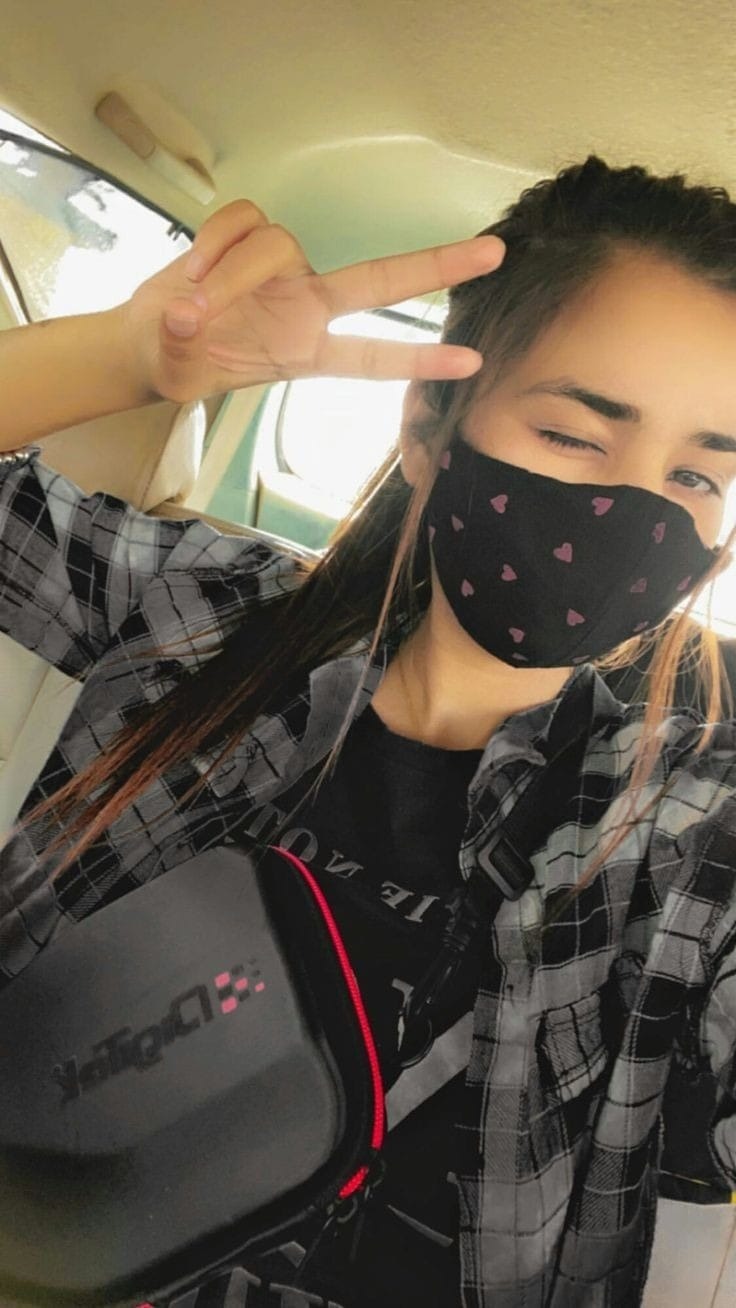 beautiful-girl-with-mask (2)