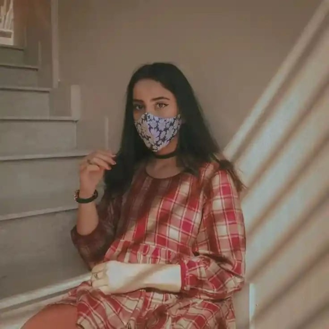 girl-photo-hide-face-black (2)