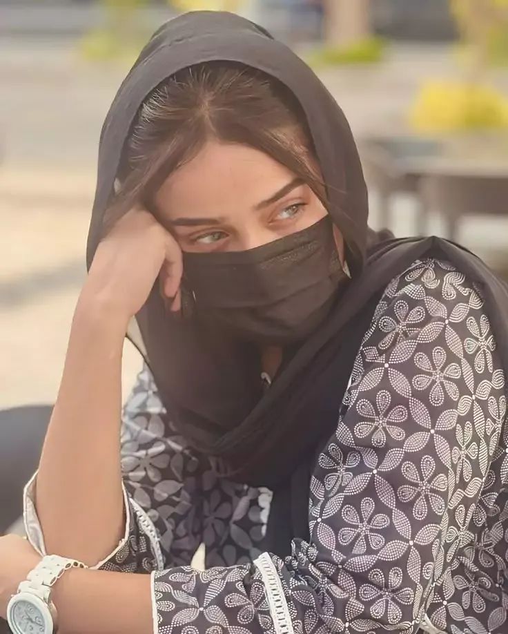 girl-photo-with-mask (2)