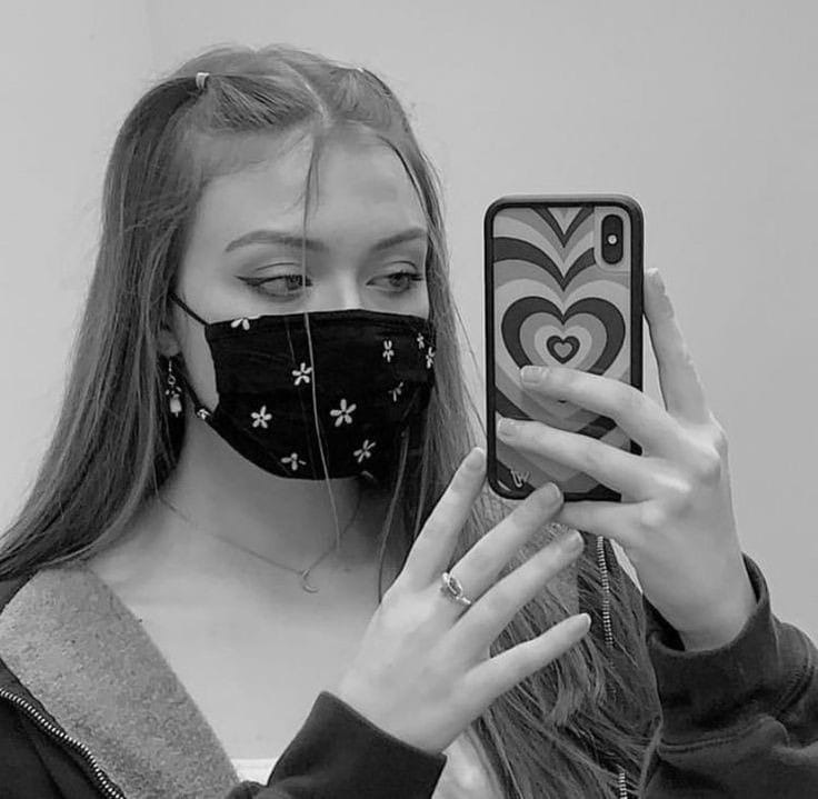 girl-wearing-mask