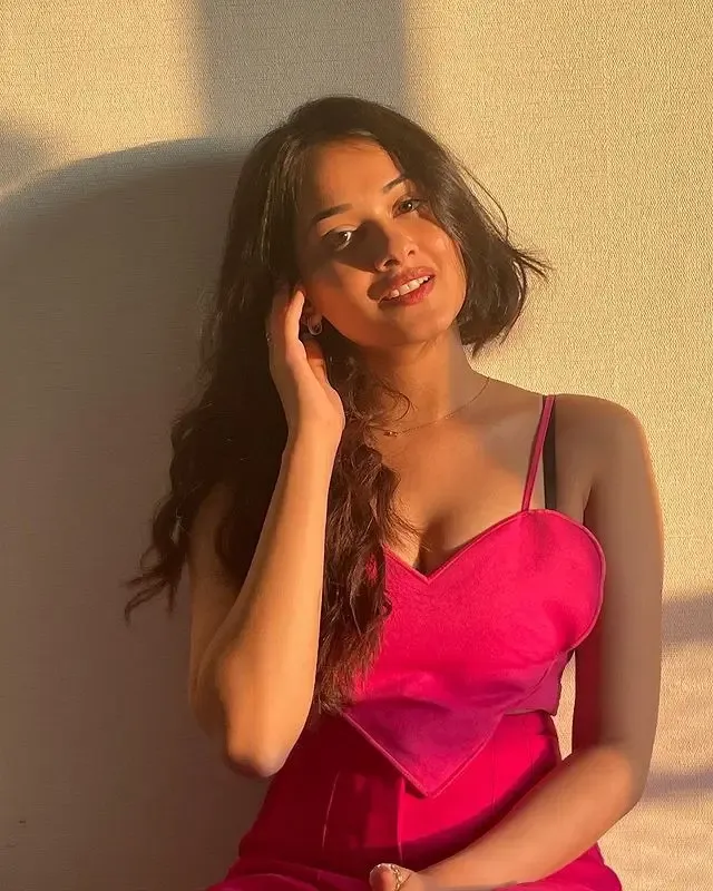 girl-whatsapp-dp (2)