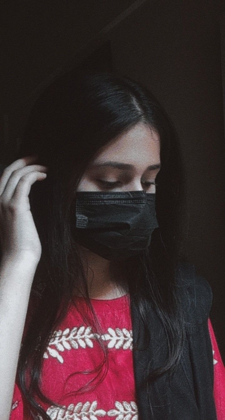 hidden-face-beautiful-girl-with-mask (2)