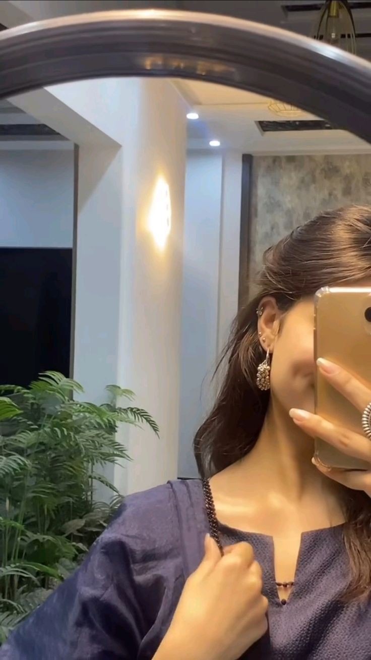 mirror selfie dp