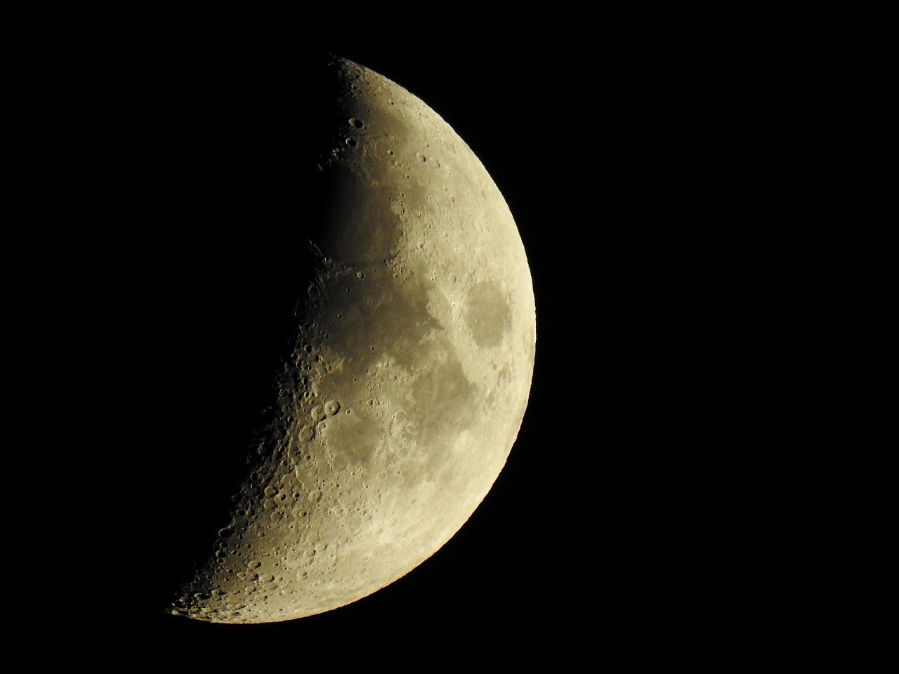 yesterday-moon-pic